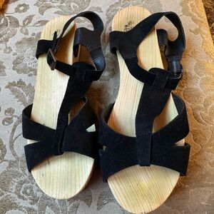Wooden heeled leather sandals